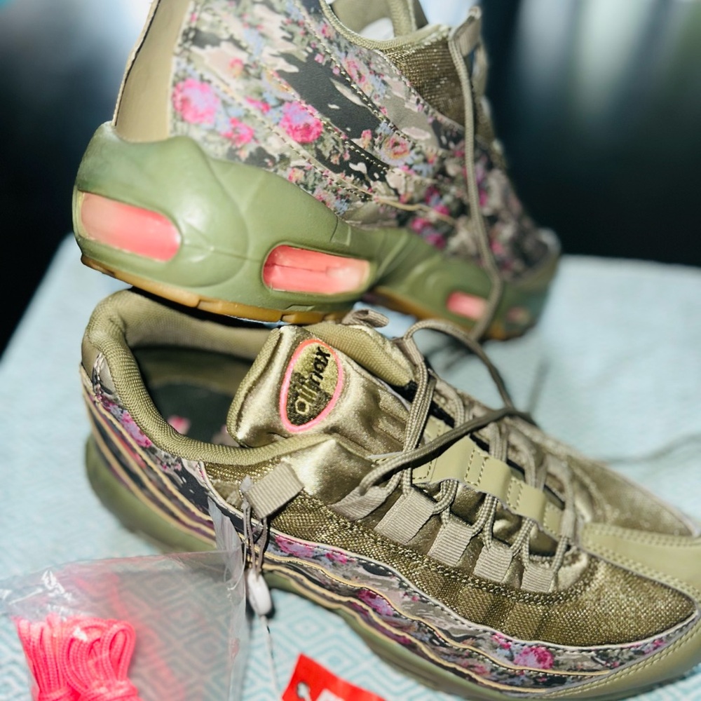 NEW Nike Air Max 95 Floral Camo Women’s Size 9